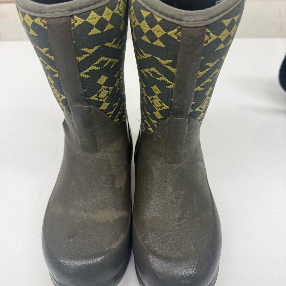 Muck Gray and Yellow Patterned Boots Glow in the dark